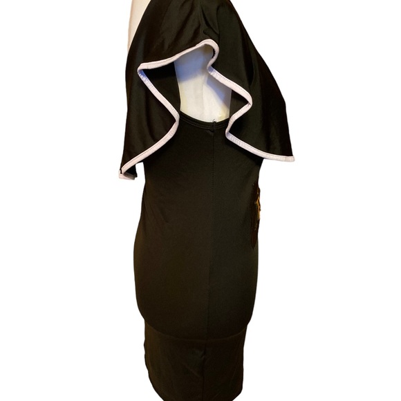 Uni shoulder ruffle detail mini dress embellished with puffy gold “PARIS”. - Picture 3 of 7